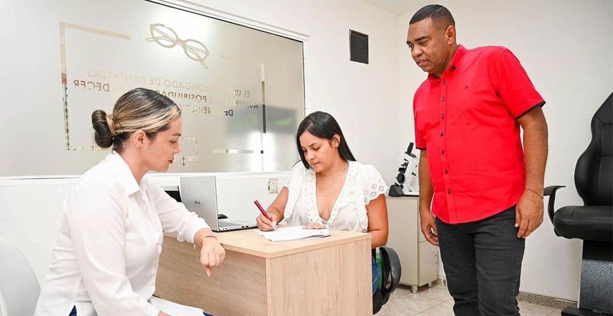 Firmado convenio para graduados y funcionarios de Uniguajira con Roma Óptical